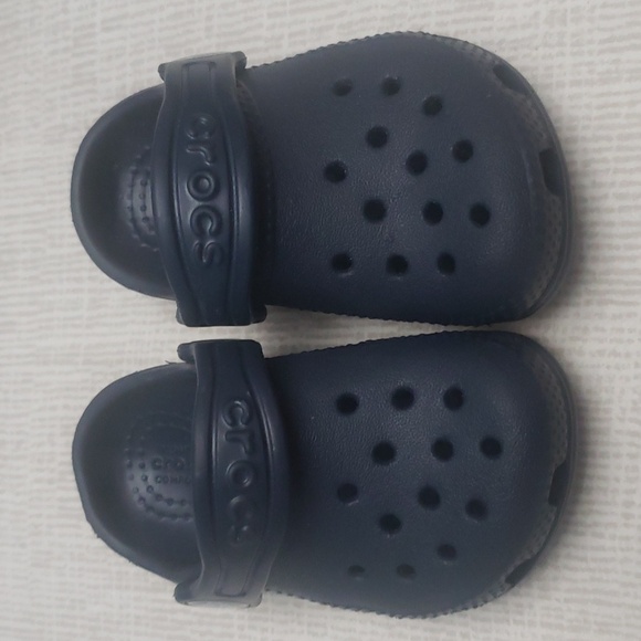 NWOT Crocs Kids Baby Navy Blue 4 - Picture 2 of 6